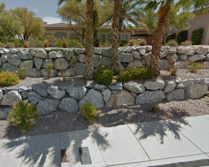 Boulder Retaining Wall Ideas for Las Vegas Landscapes